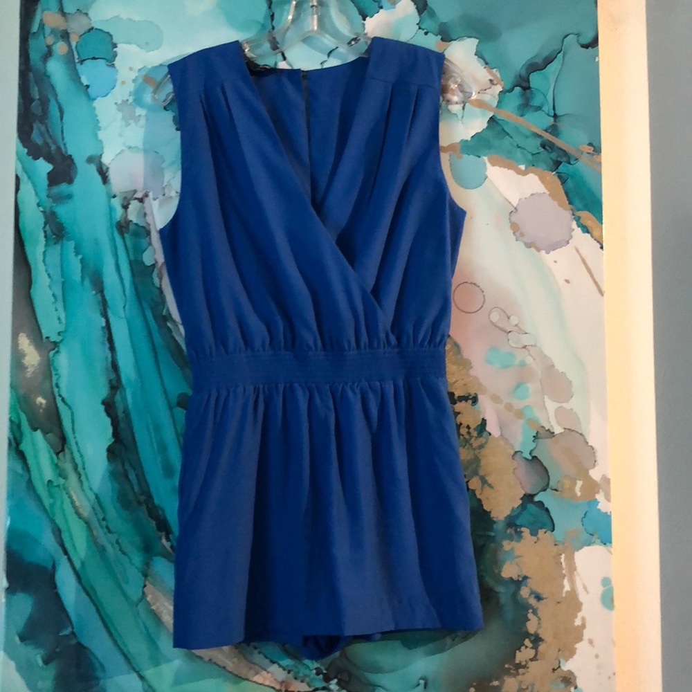 🐦😘BEBE Blue romper with cross v-neck